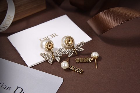 D style's New Bee Earrings Are Beautiful And Romantic-Luxeon
