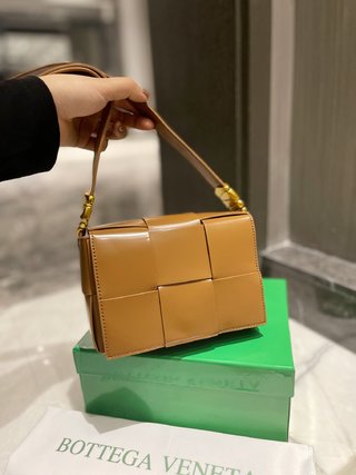 BV Bottega Veneta Cassette Handbags-Luxeon