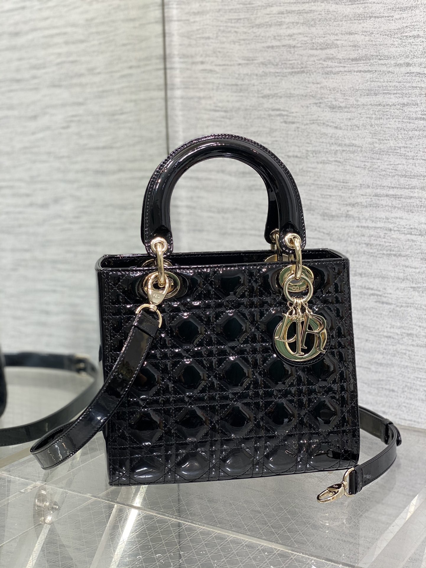 patent leather handbag 24*20*11cm