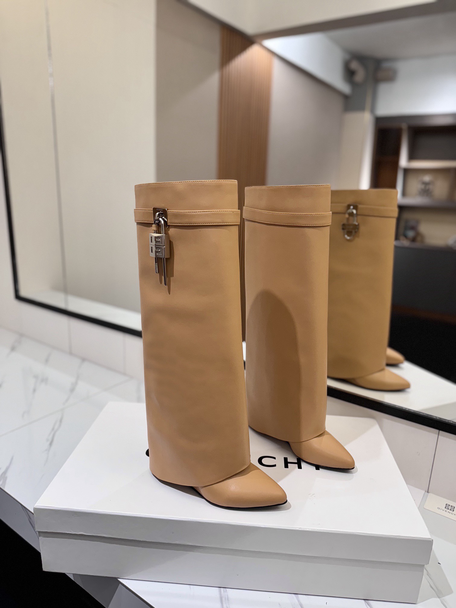 High-heeled buckle boots