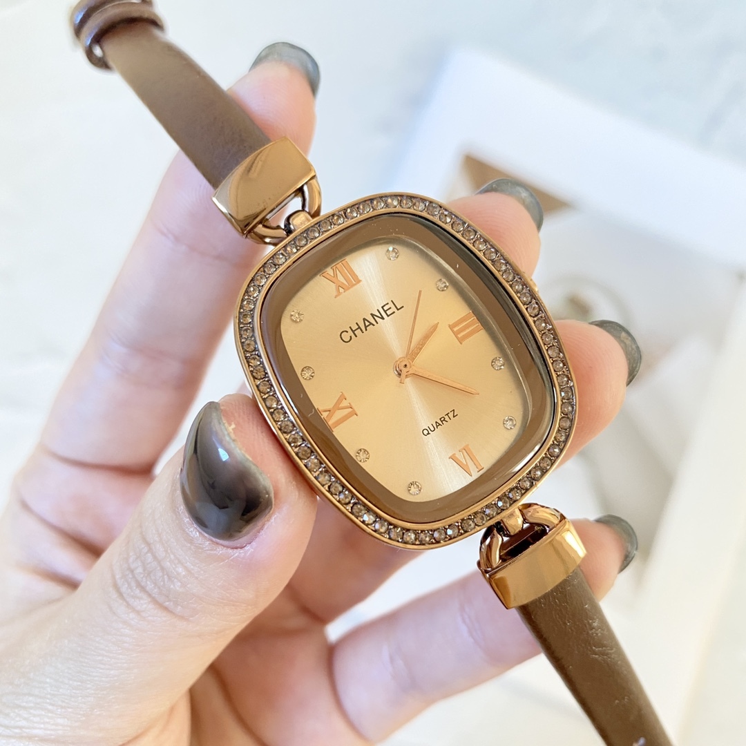 C style Women's Watch Quartz Movement Retro Personality-Luxeon