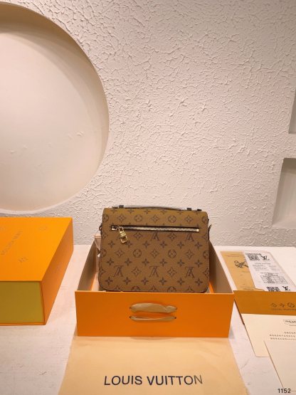 L style bag Messenger Bags-Luxeon