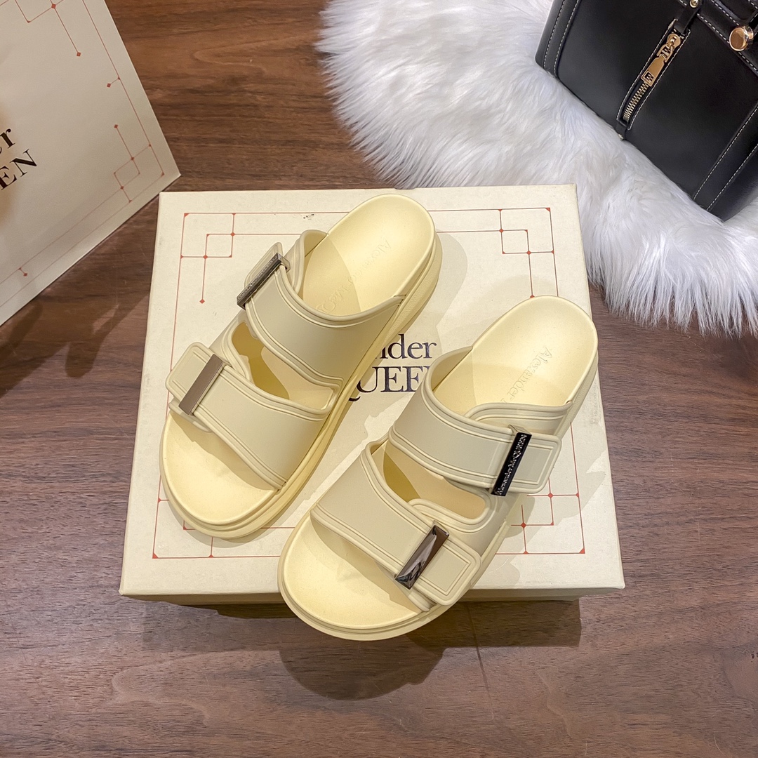 Mcqueen women thick sole sandals-Luxeon