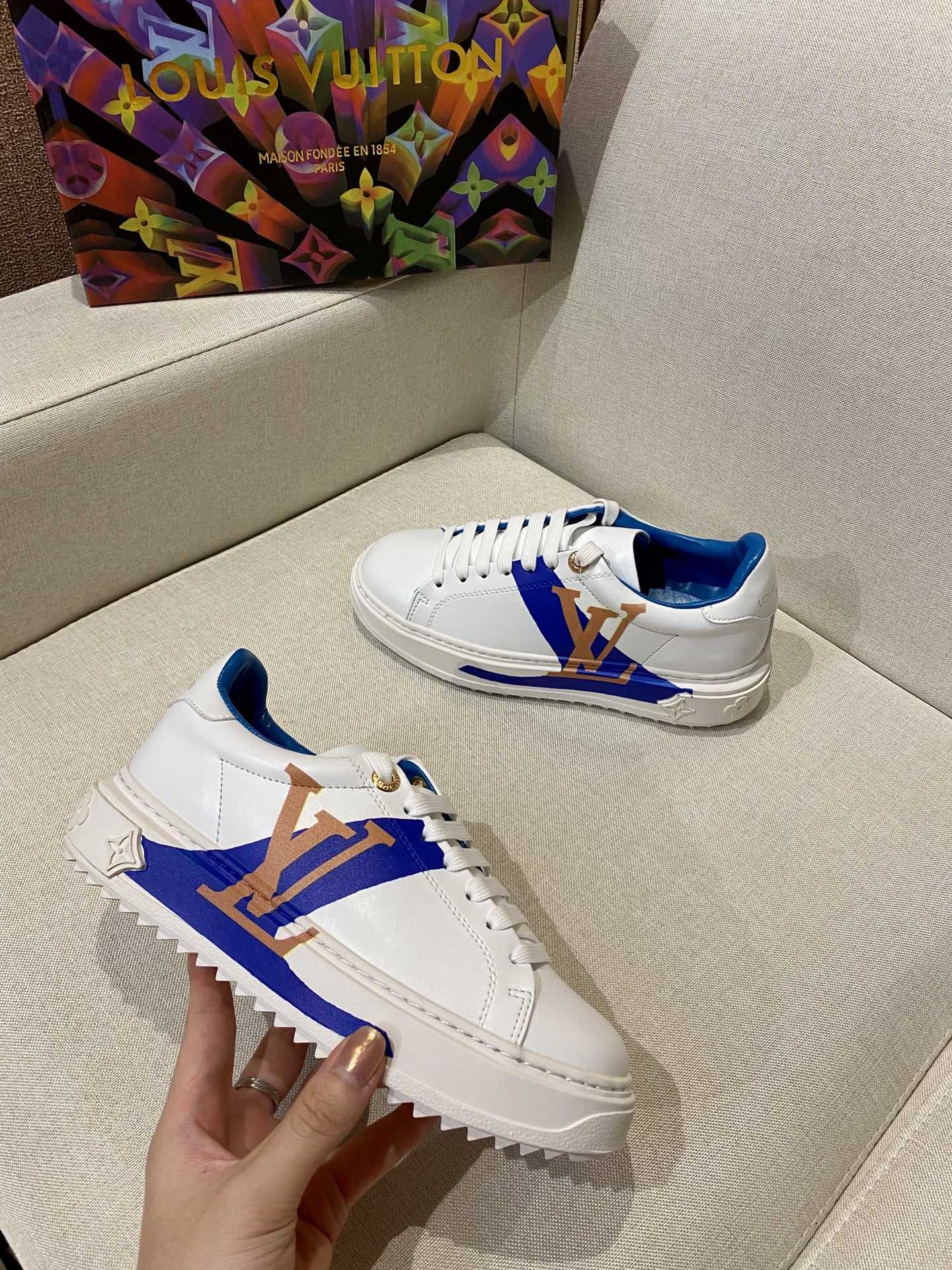 L style Women Lace Up Leather Flat Sneakers-Luxeon