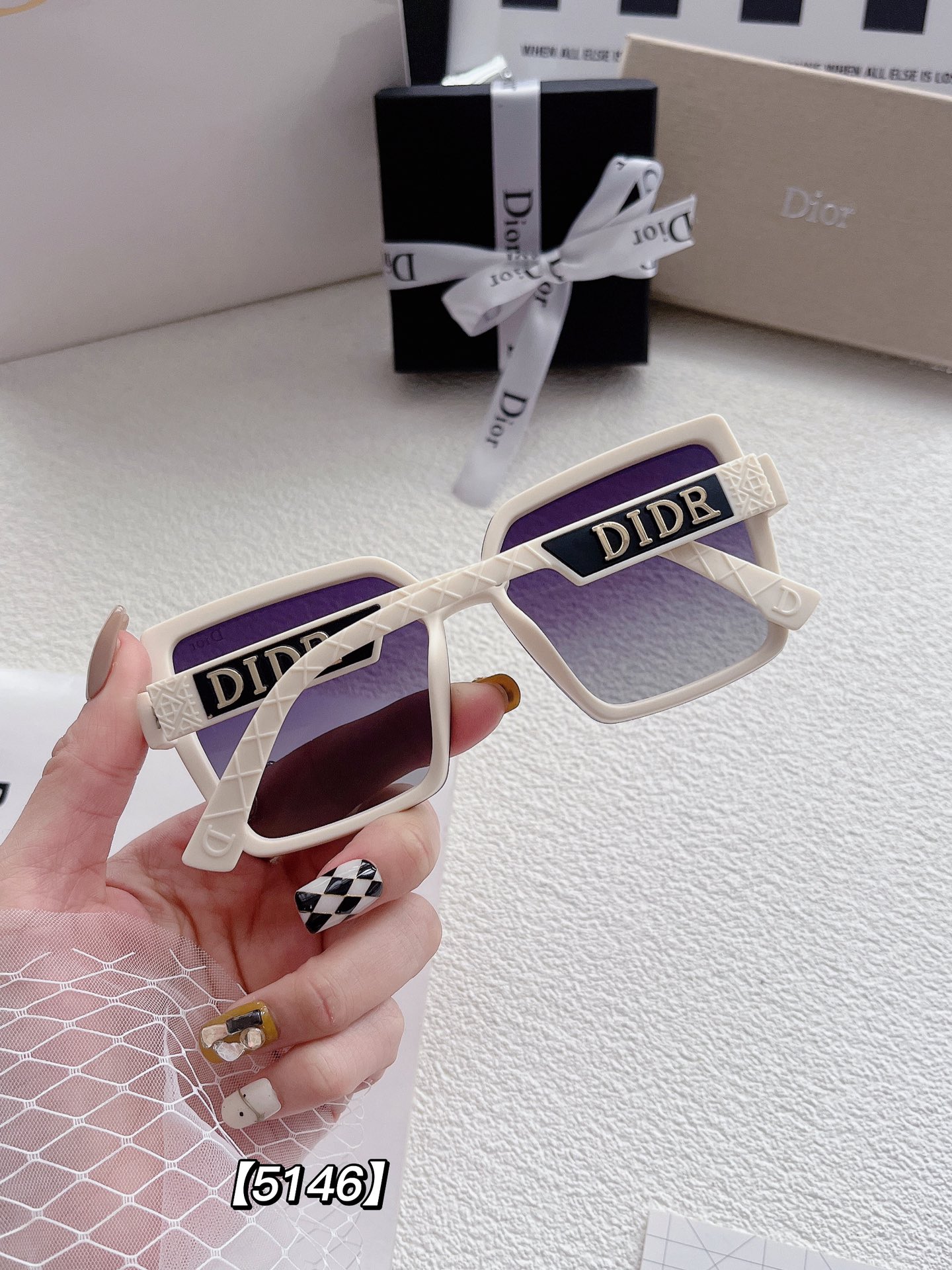 D style fashion women sunglasses-Luxeon