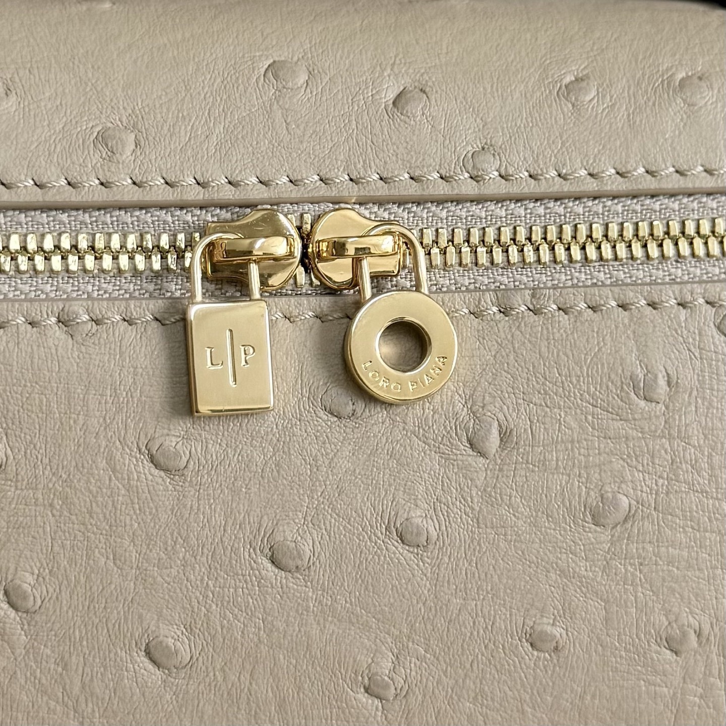 Ostrich-embossed wide-opening clutch FAN1034/19*11*6.5cm