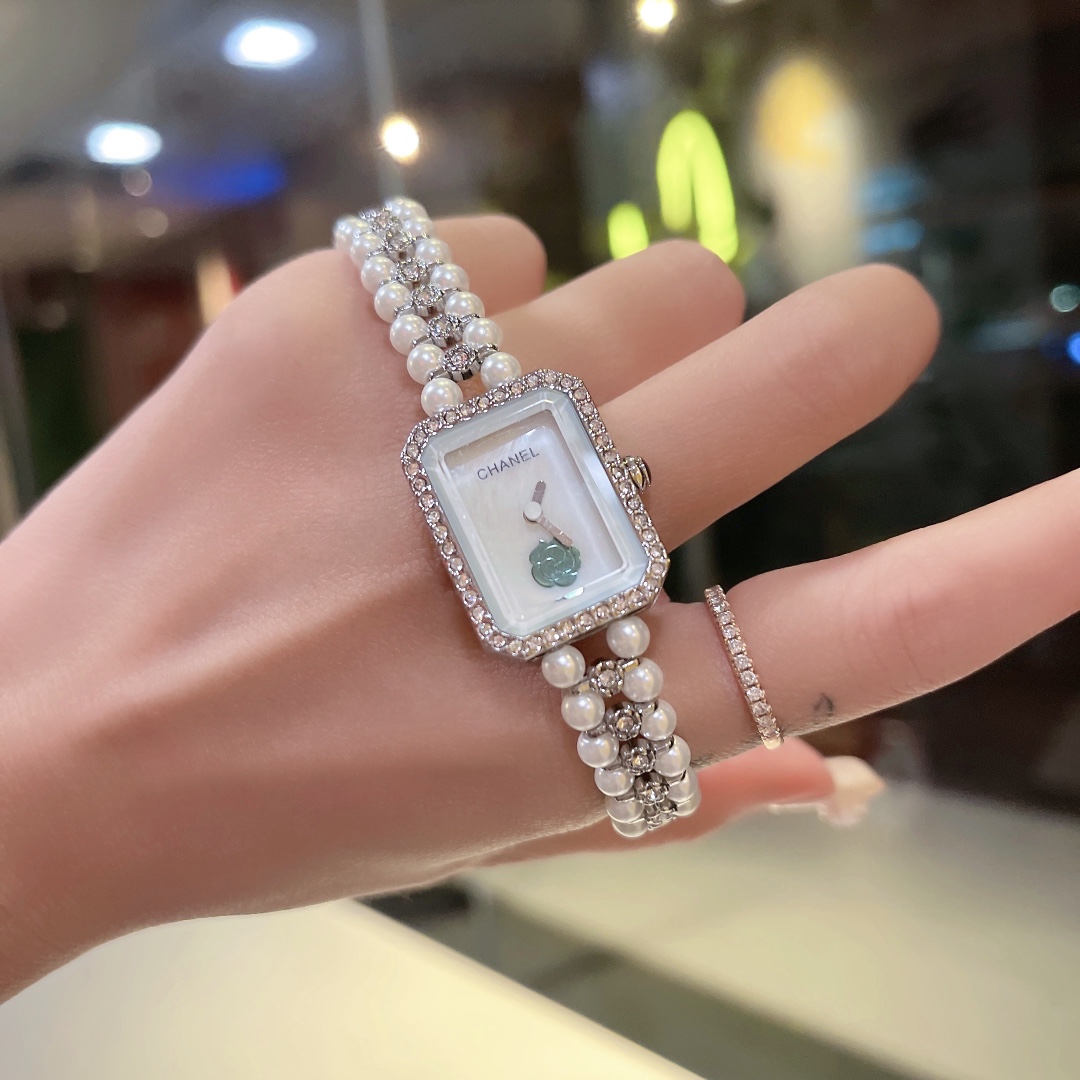 C style Women Pearl Bracelet Watch-Luxeon