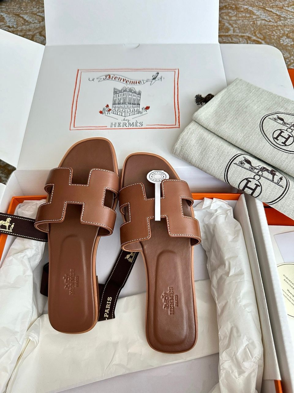Women H-shaped slippers