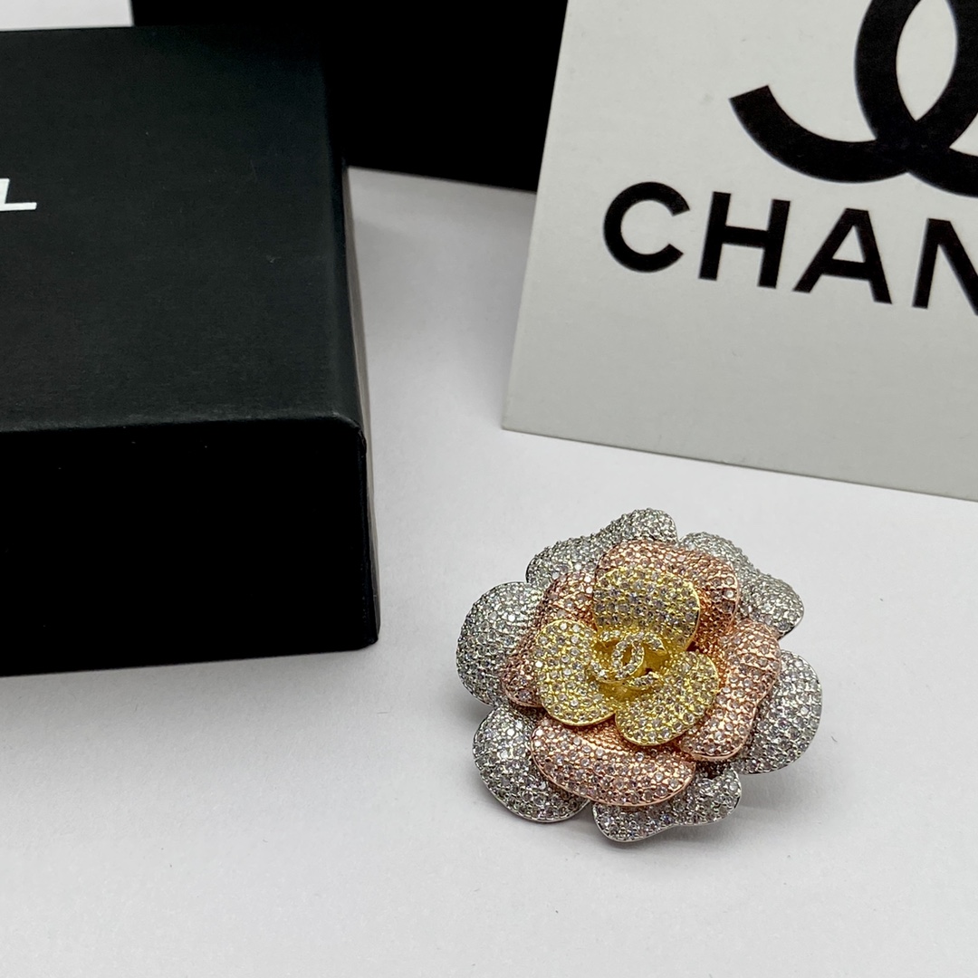 C style New Fashion Brooch-Luxeon