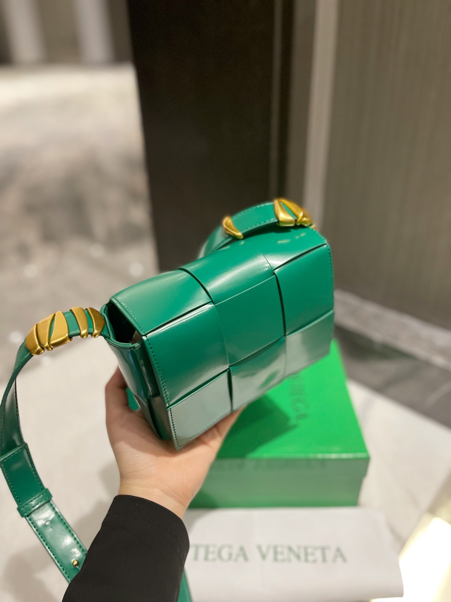 BV Bottega Veneta Cassette Handbags-Luxeon