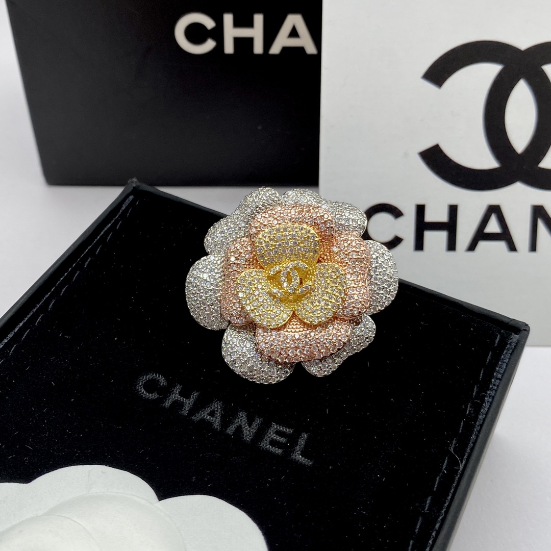 C style New Fashion Brooch-Luxeon