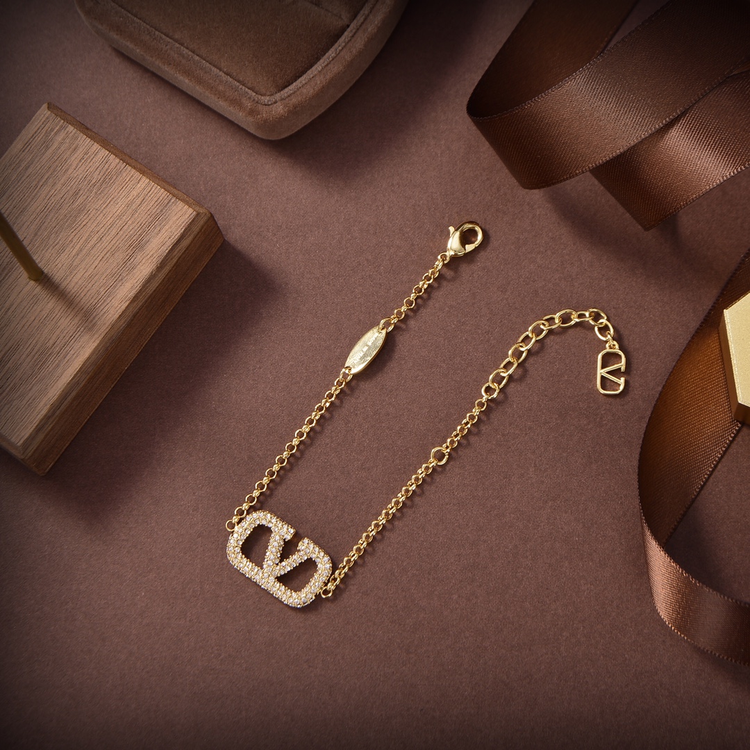 Valentino Fashion Versatile Bracelet-Luxeon