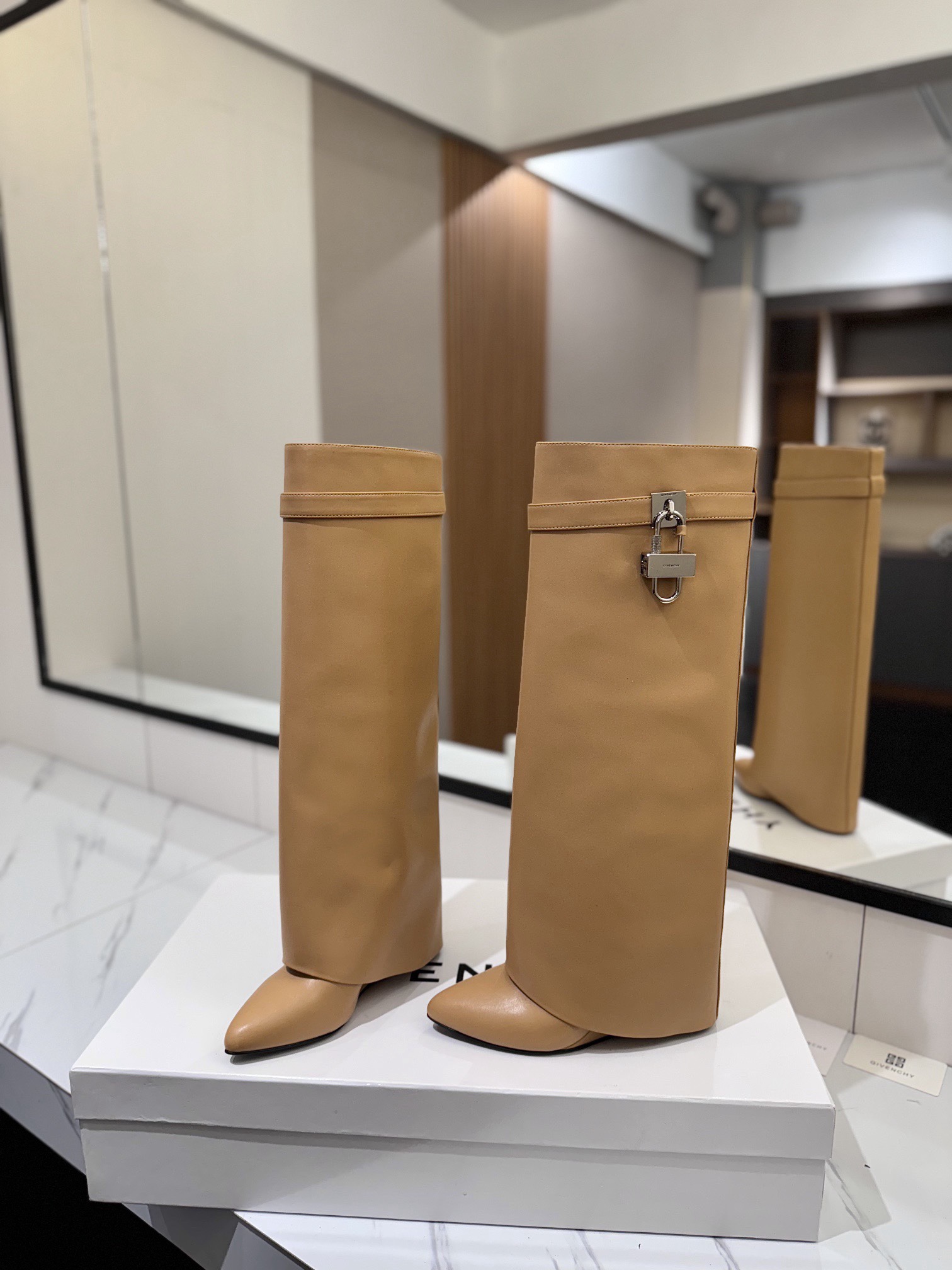 High-heeled buckle boots
