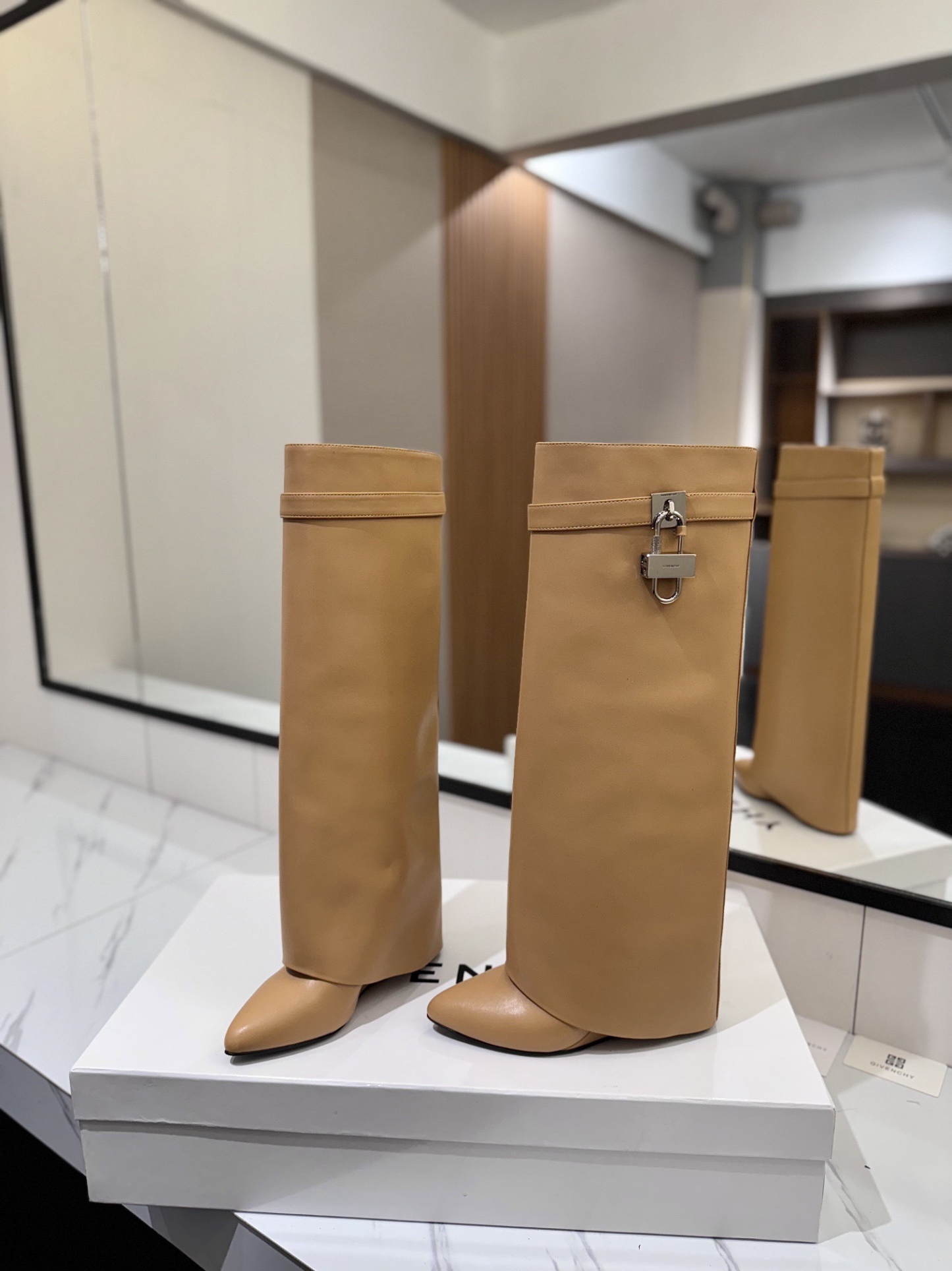 High-heeled buckle boots