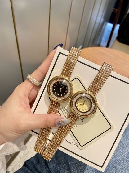 C style Women Wristwatch Quartz Movement Elegant Fashion-Luxeon