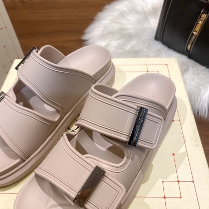 Mcqueen women thick sole sandals-Luxeon