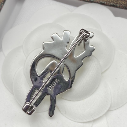 D style letter brooch-Luxeon