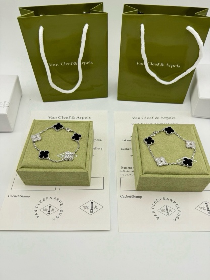 V style Four Leaf Clover Bracelet