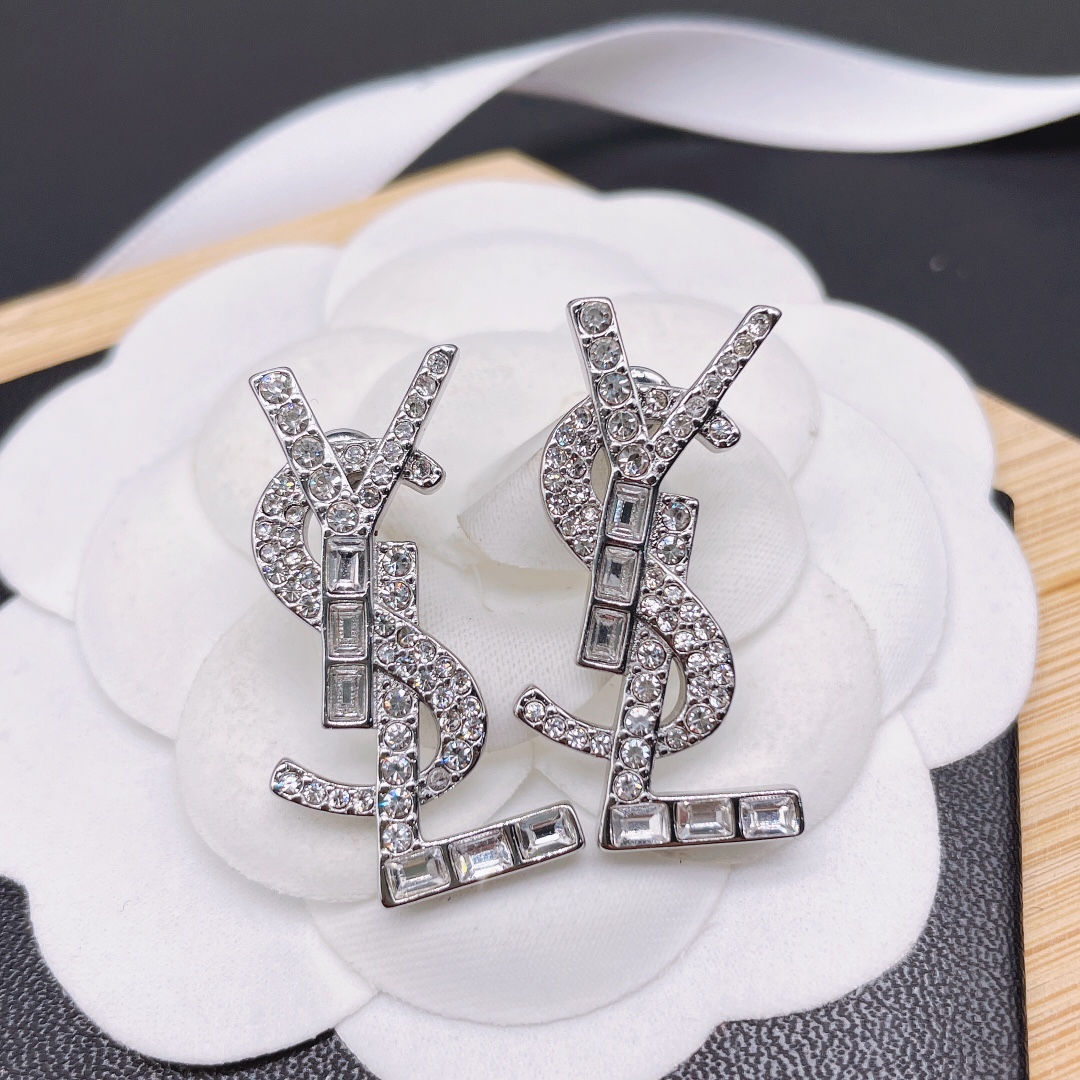 New Fashion Saint Laurent Stud Earrings-Luxeon