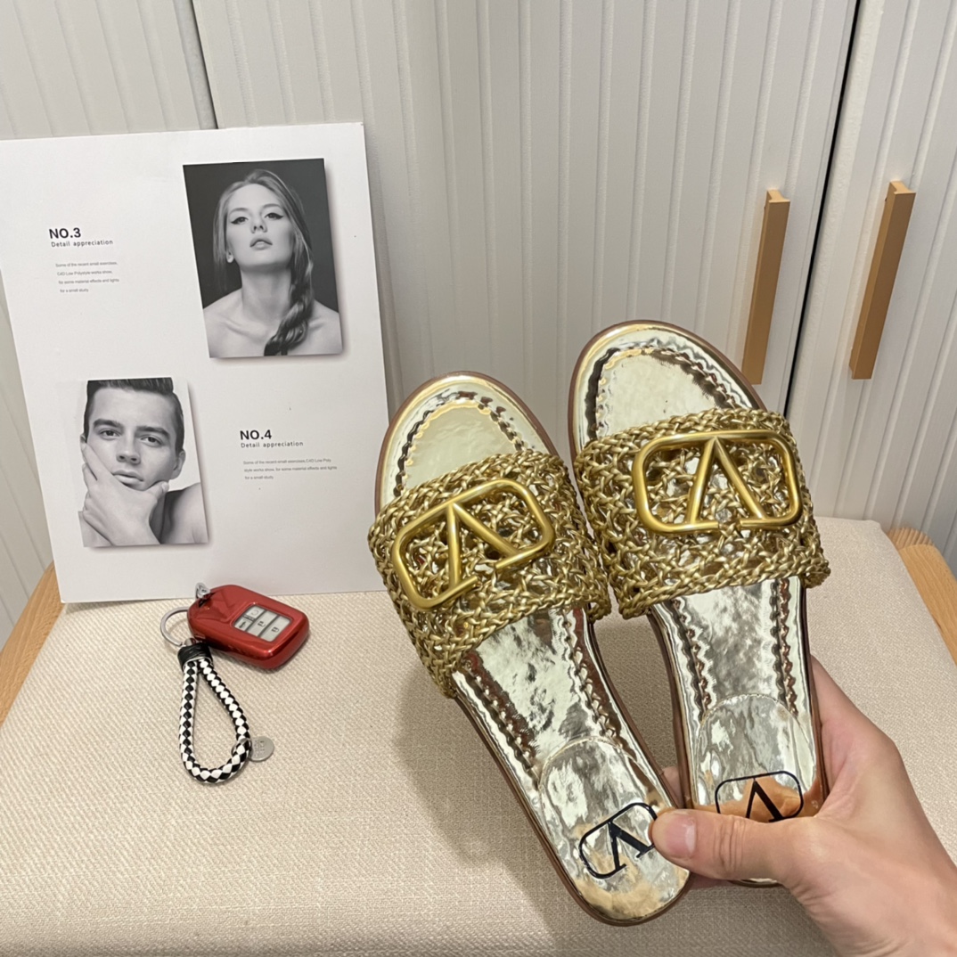 VALENTINO new hollow out slippers-Luxeon