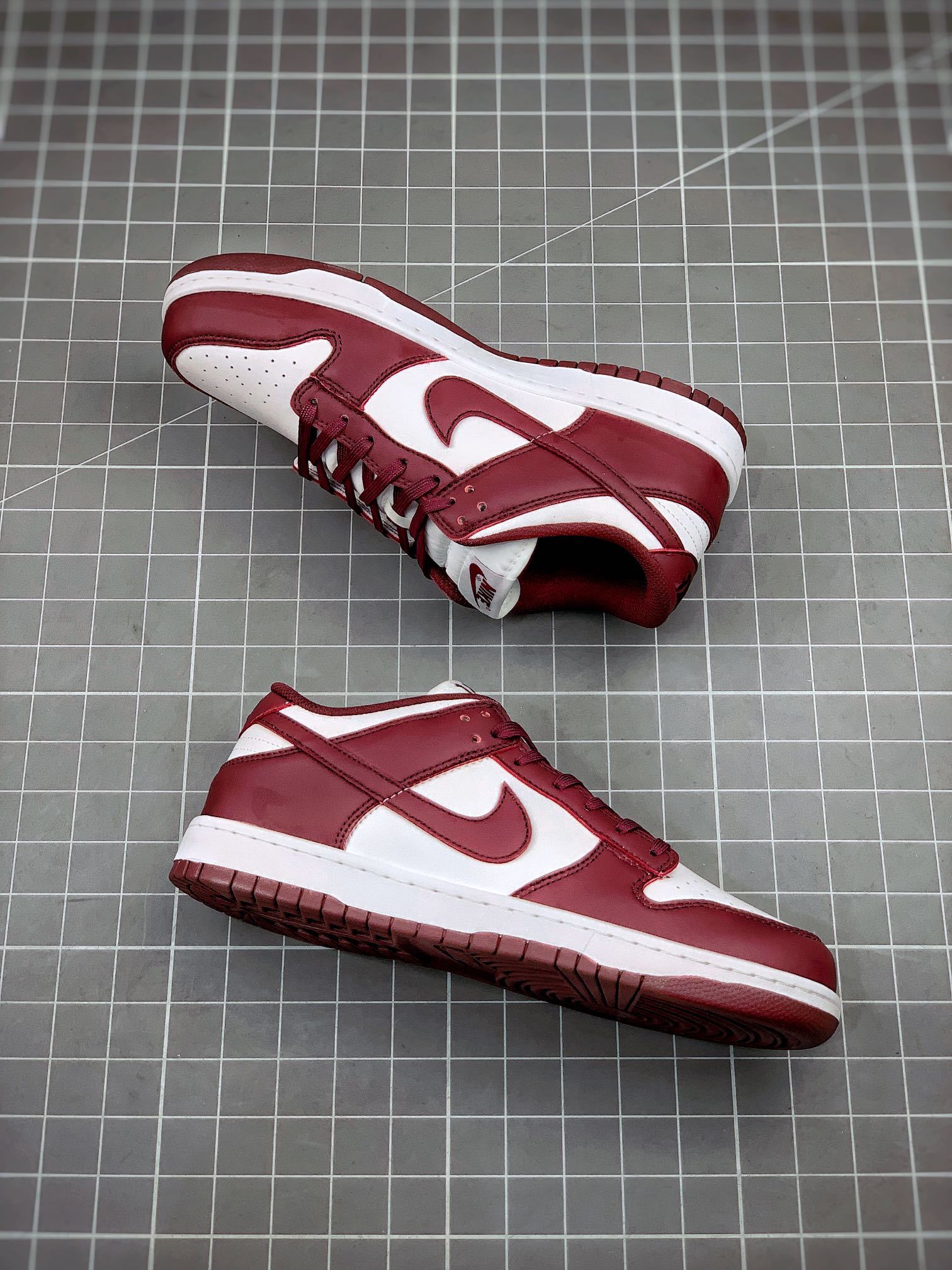 . SB Dunk Low "UNLV" sneakers-Luxeon