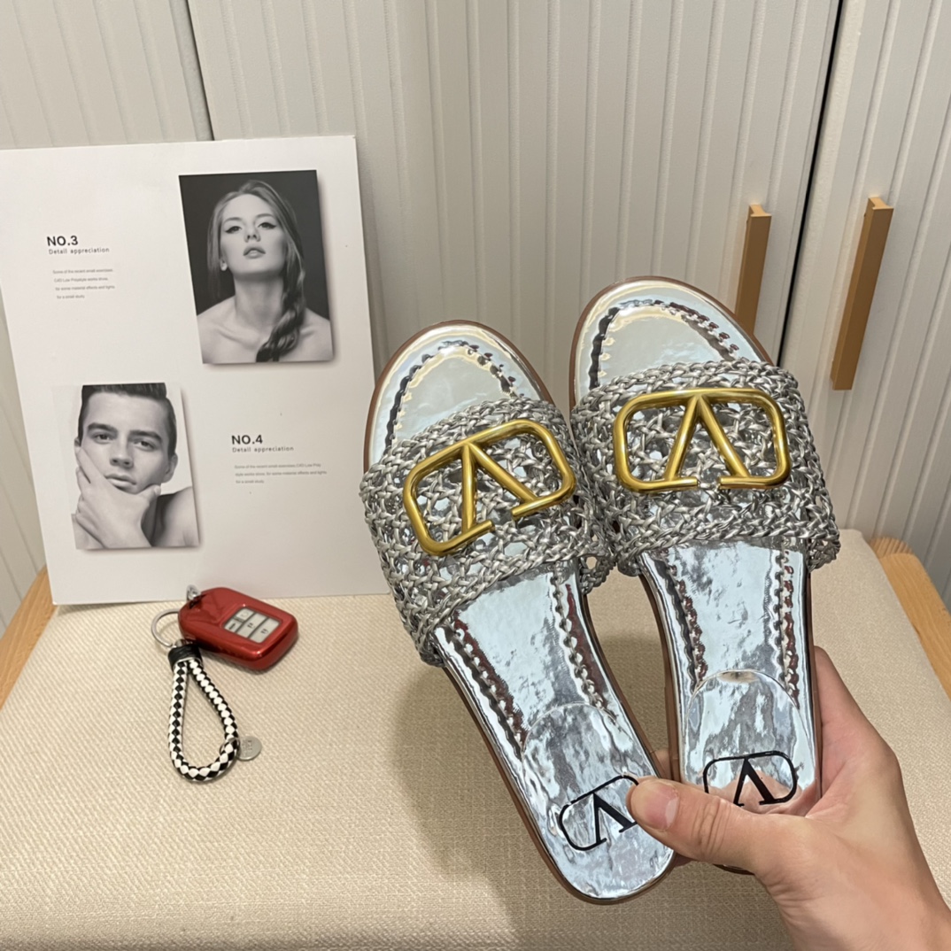 VALENTINO new hollow out slippers-Luxeon
