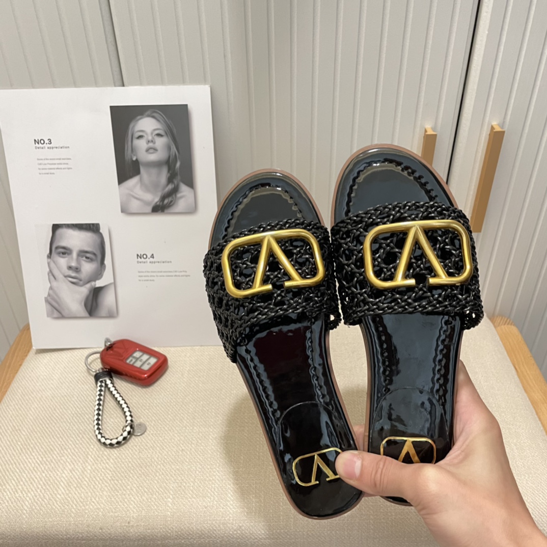 VALENTINO new hollow out slippers-Luxeon