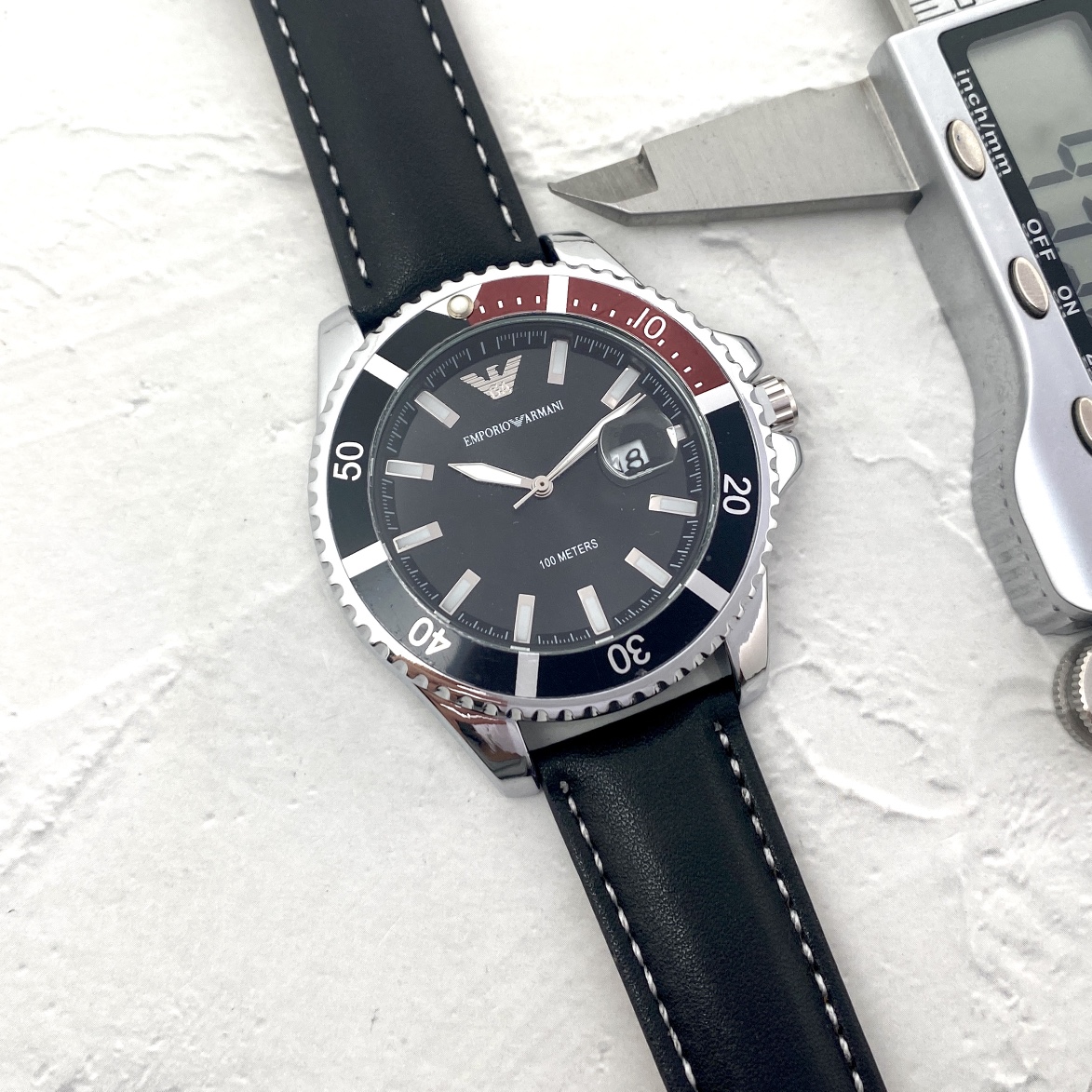 Emporio Armani Men Business Watch Leather Watchband-Luxeon