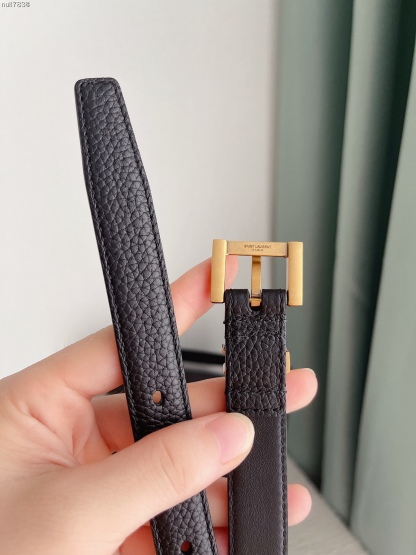 Women belt with a square pin buckle