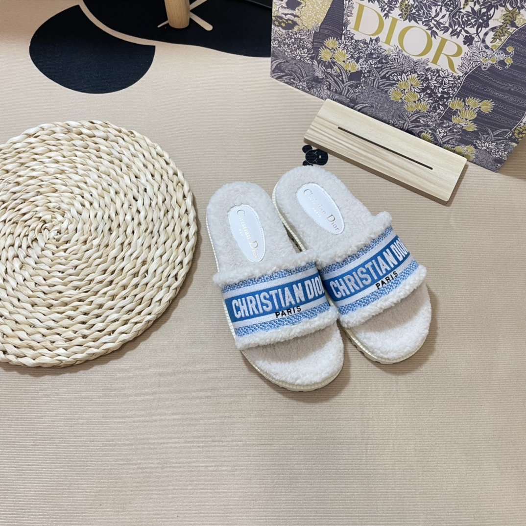 D style Autumn& winter new embroideried wool slippers-Luxeon