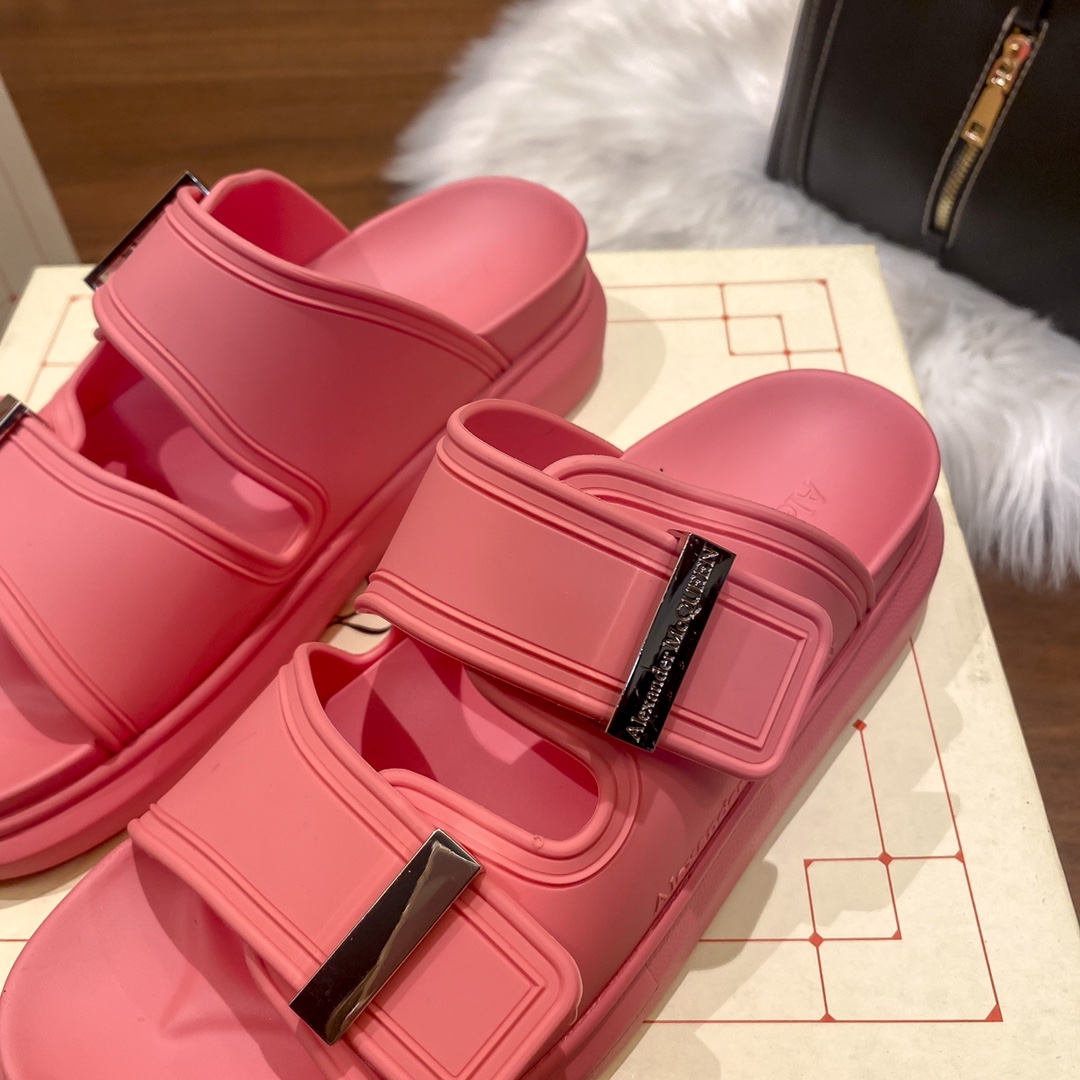 Mcqueen women thick sole sandals-Luxeon