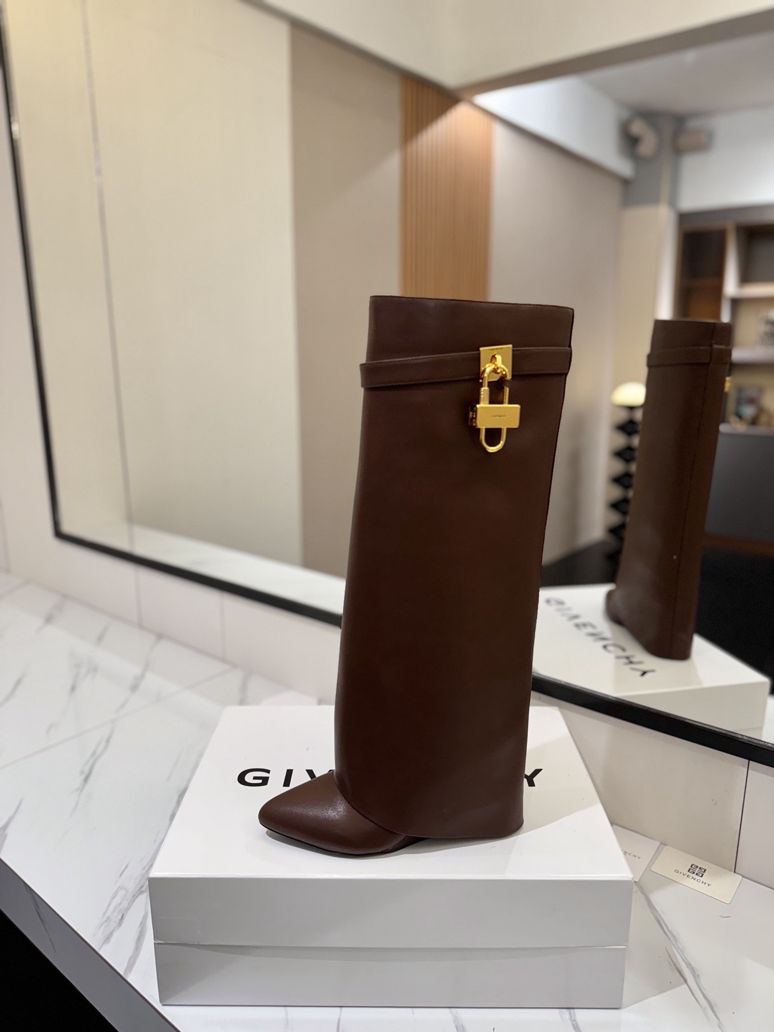 High-heeled buckle boots