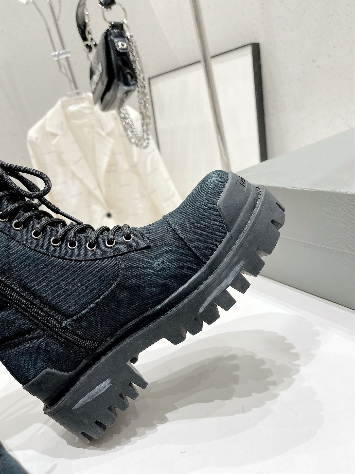 B style Strike big toe boots-Luxeon