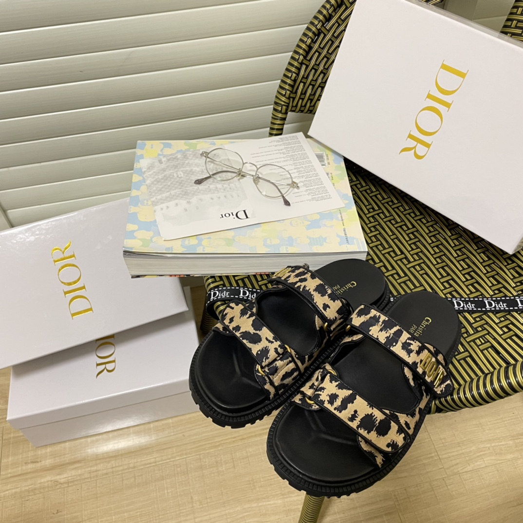 D style Velcro Flat Slippers-Luxeon