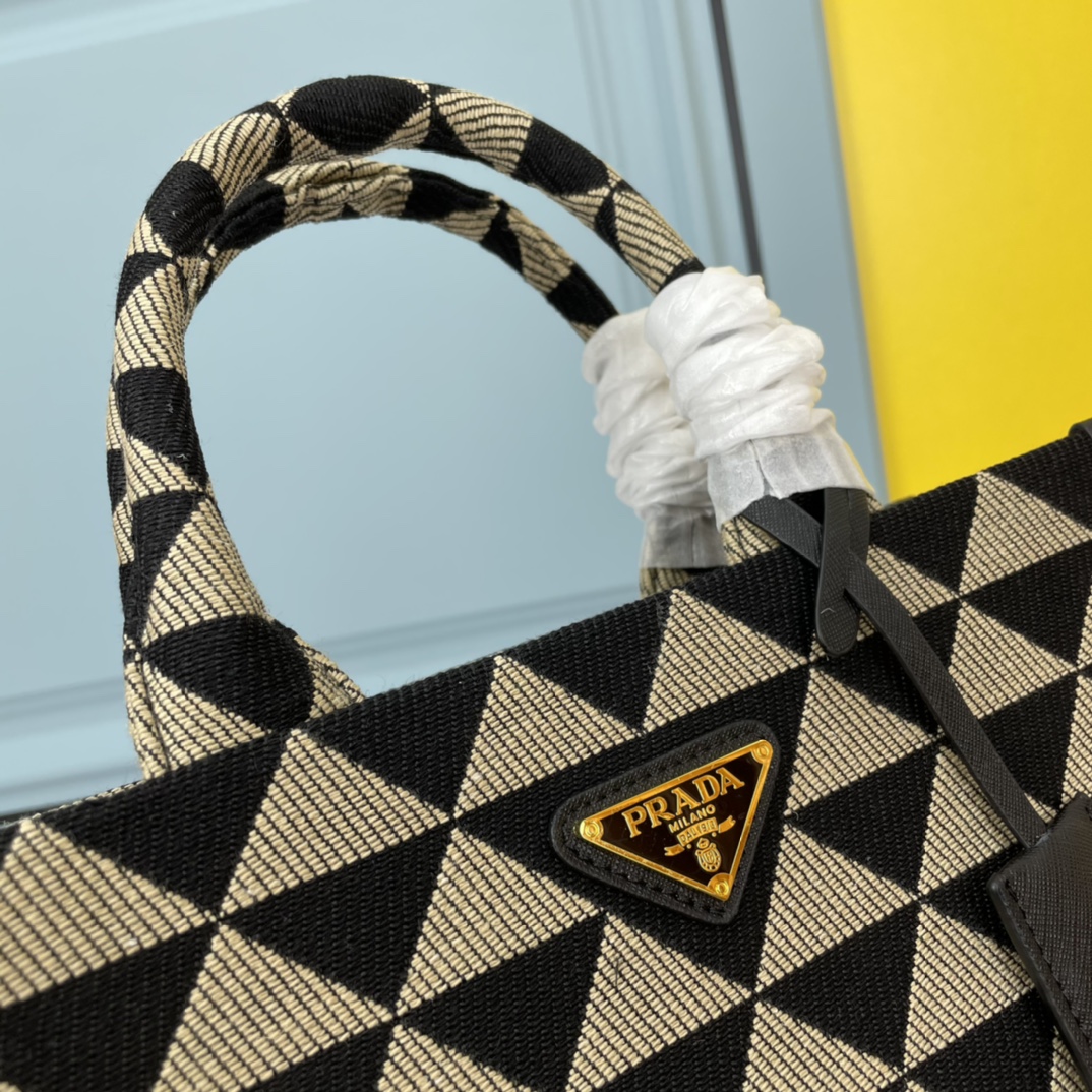 P style handbag-Luxeon