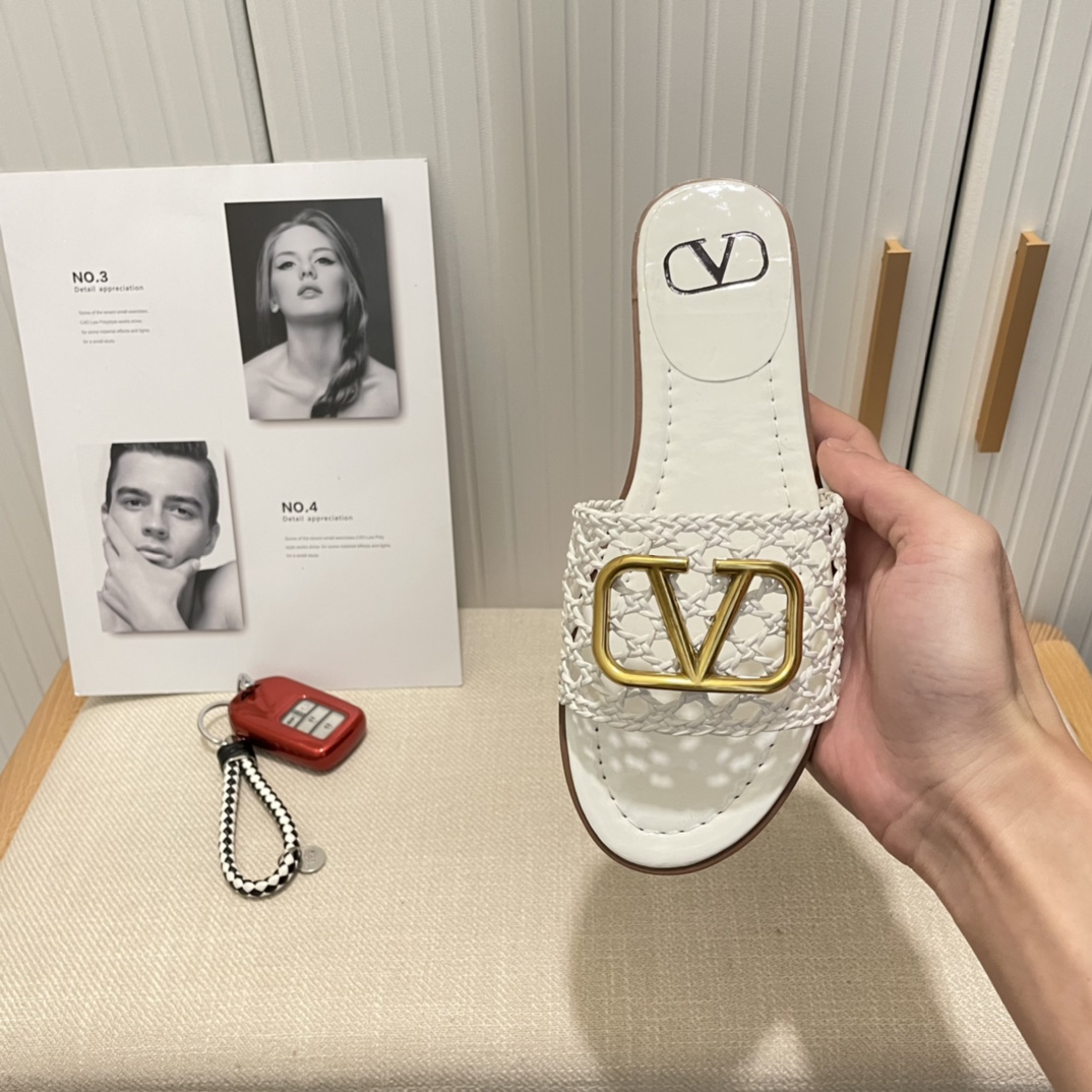 VALENTINO new hollow out slippers-Luxeon