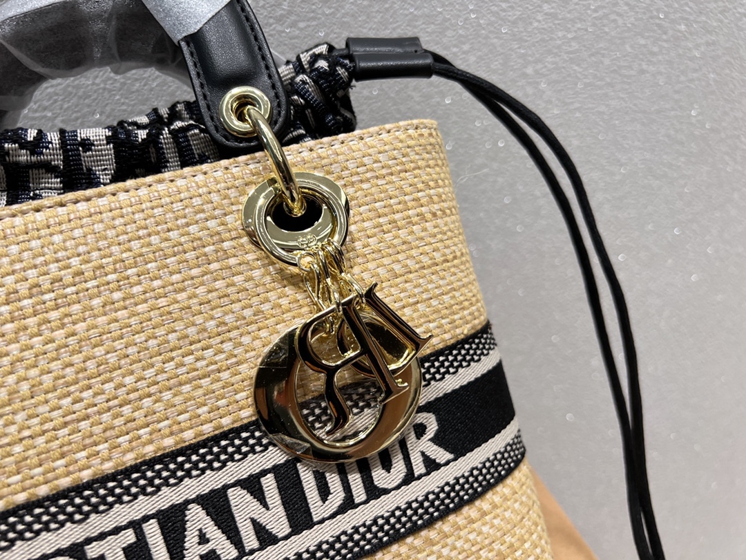 D style Basket Weave Handbags-Luxeon