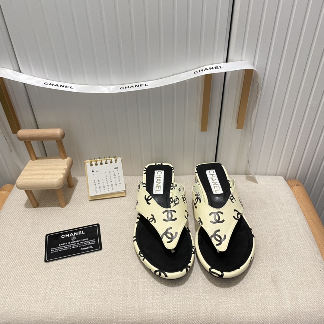 C style monogram print slippers-Luxeon