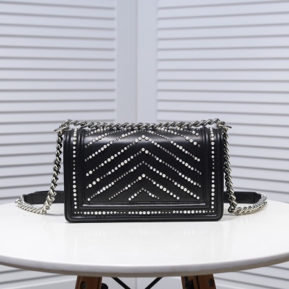 C style pearl  handbag-Luxeon