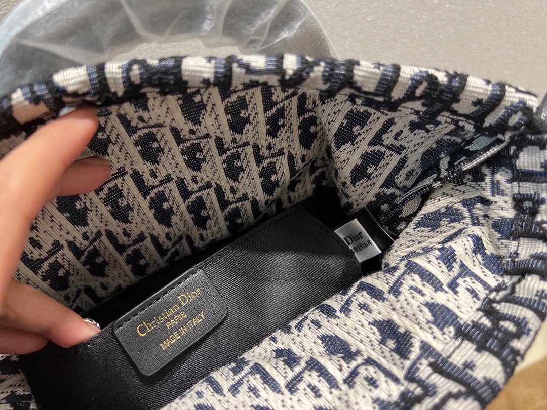 D style Basket Weave Handbags-Luxeon