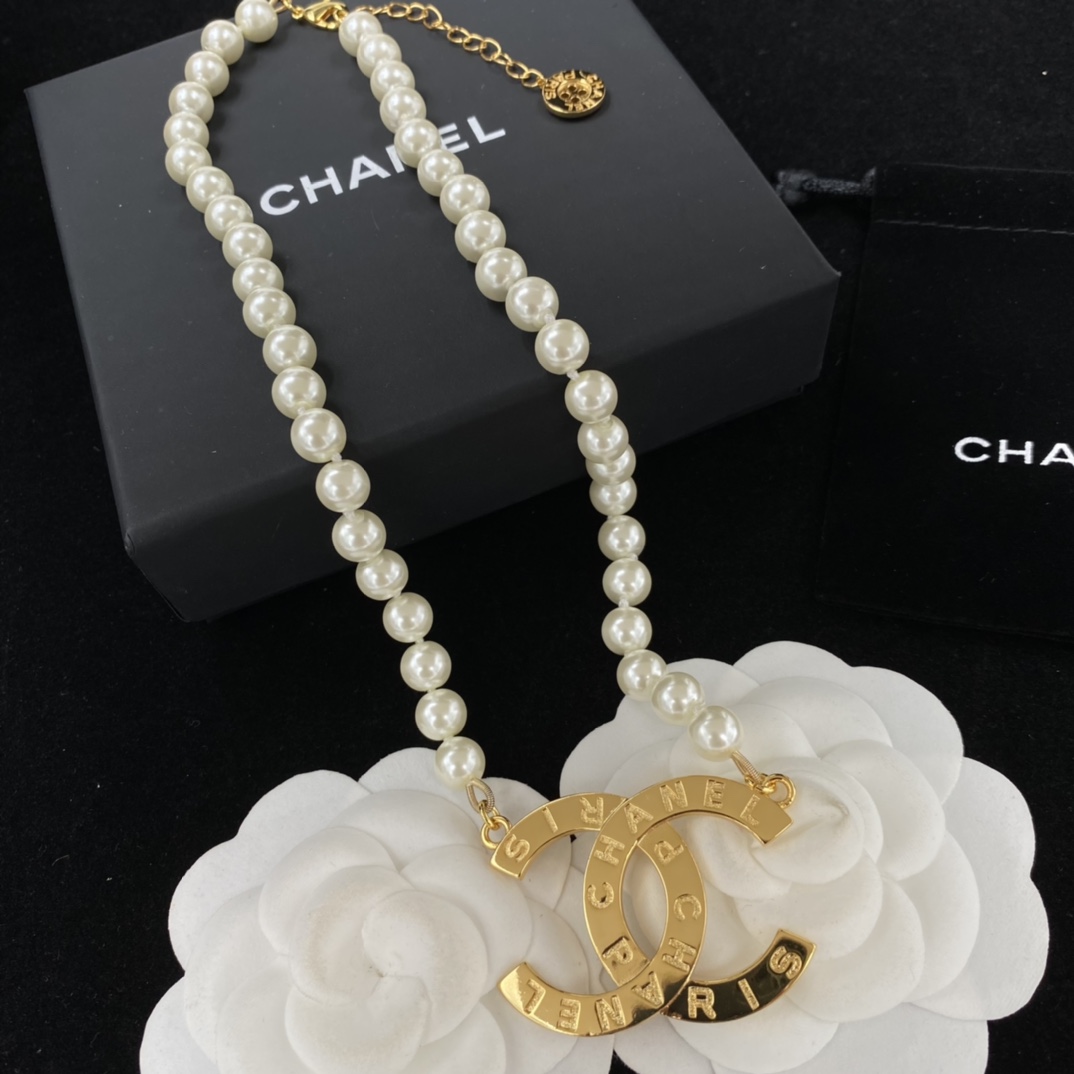 C style logo pearl necklace-Luxeon