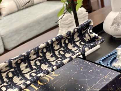 D style Mini Book Tote Handbags-Luxeon