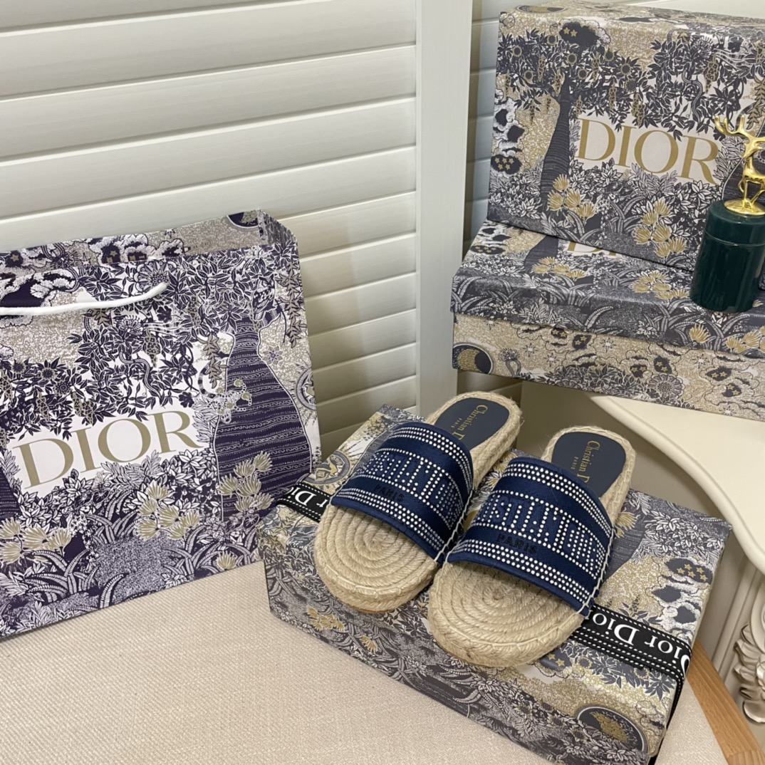 D style new spring and summer embroidered fisherman flip flops-Luxeon