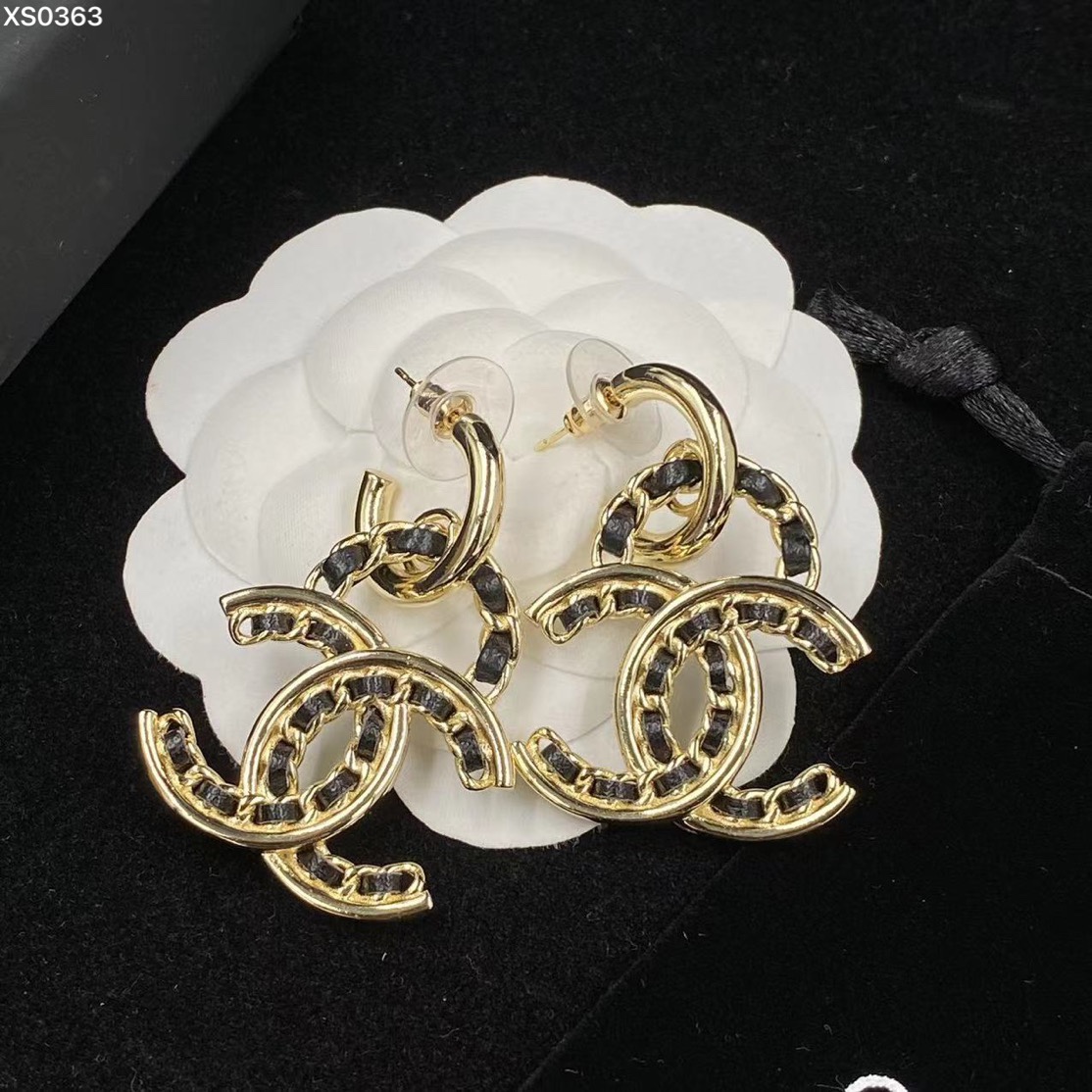 C style Stud Earrings-Luxeon