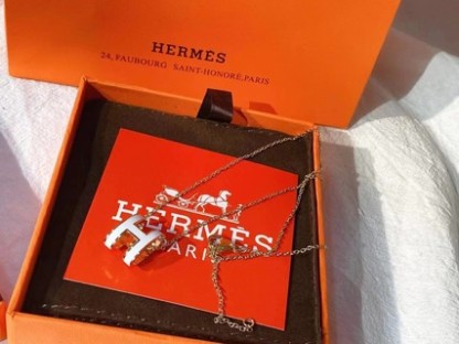 H style Classic High Quality Necklace-Luxeon