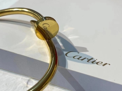 Cartier studded bracelet-Luxeon