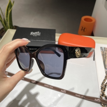 H style Fashion Casual Sunglasses-Luxeon