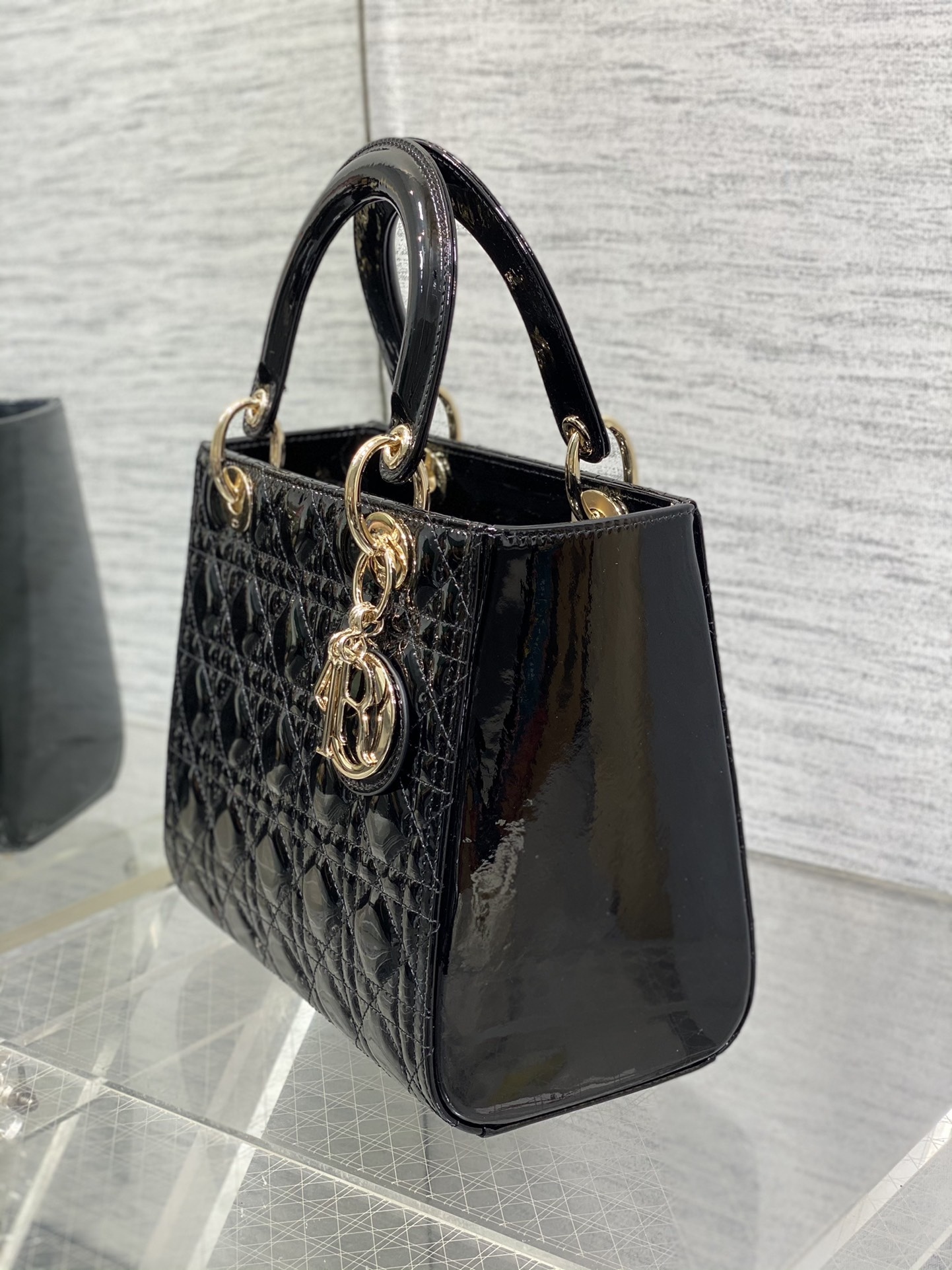 patent leather handbag 24*20*11cm