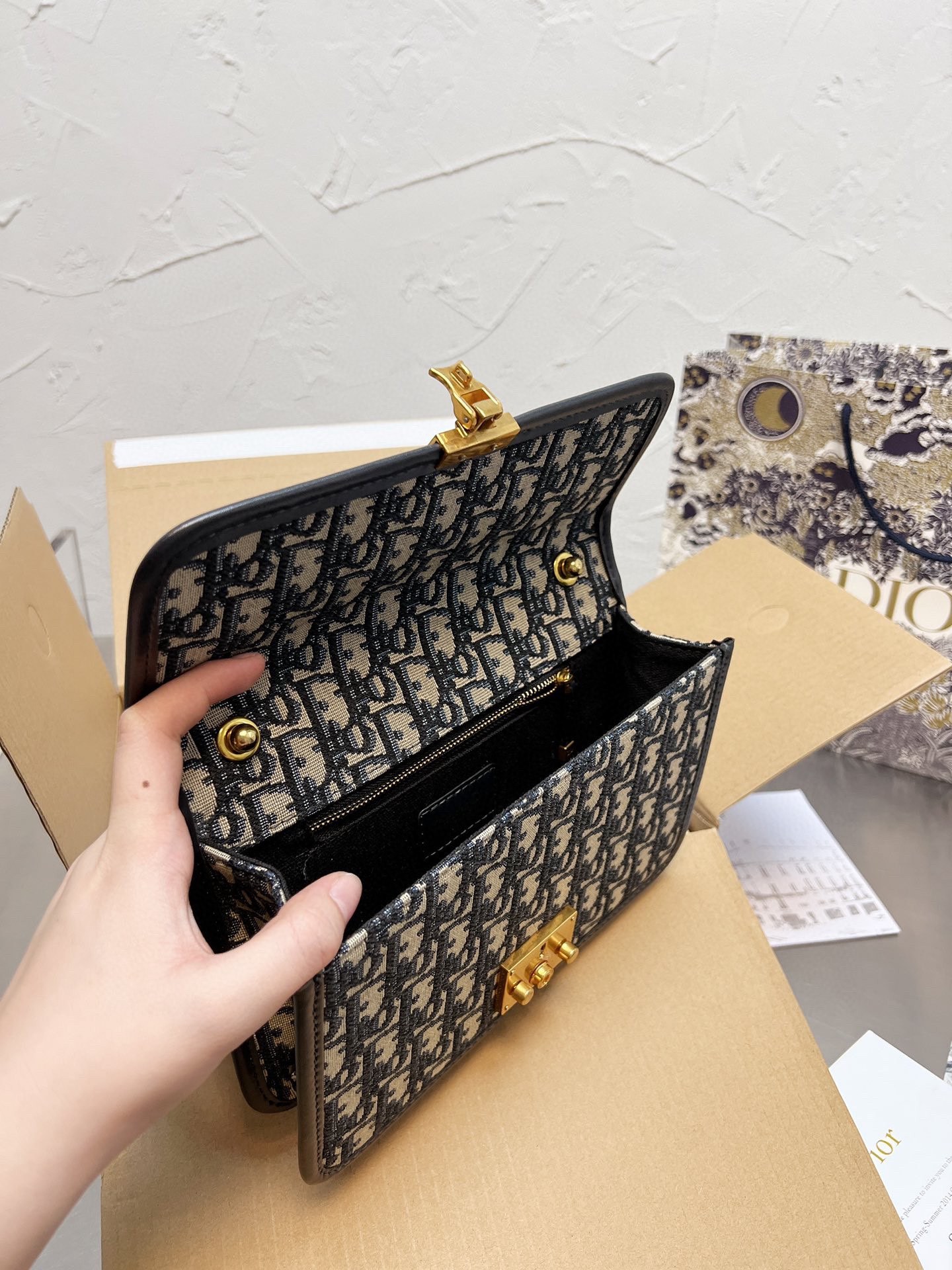 D style Addict Shoulder Bags Metal Chain Bags-Luxeon