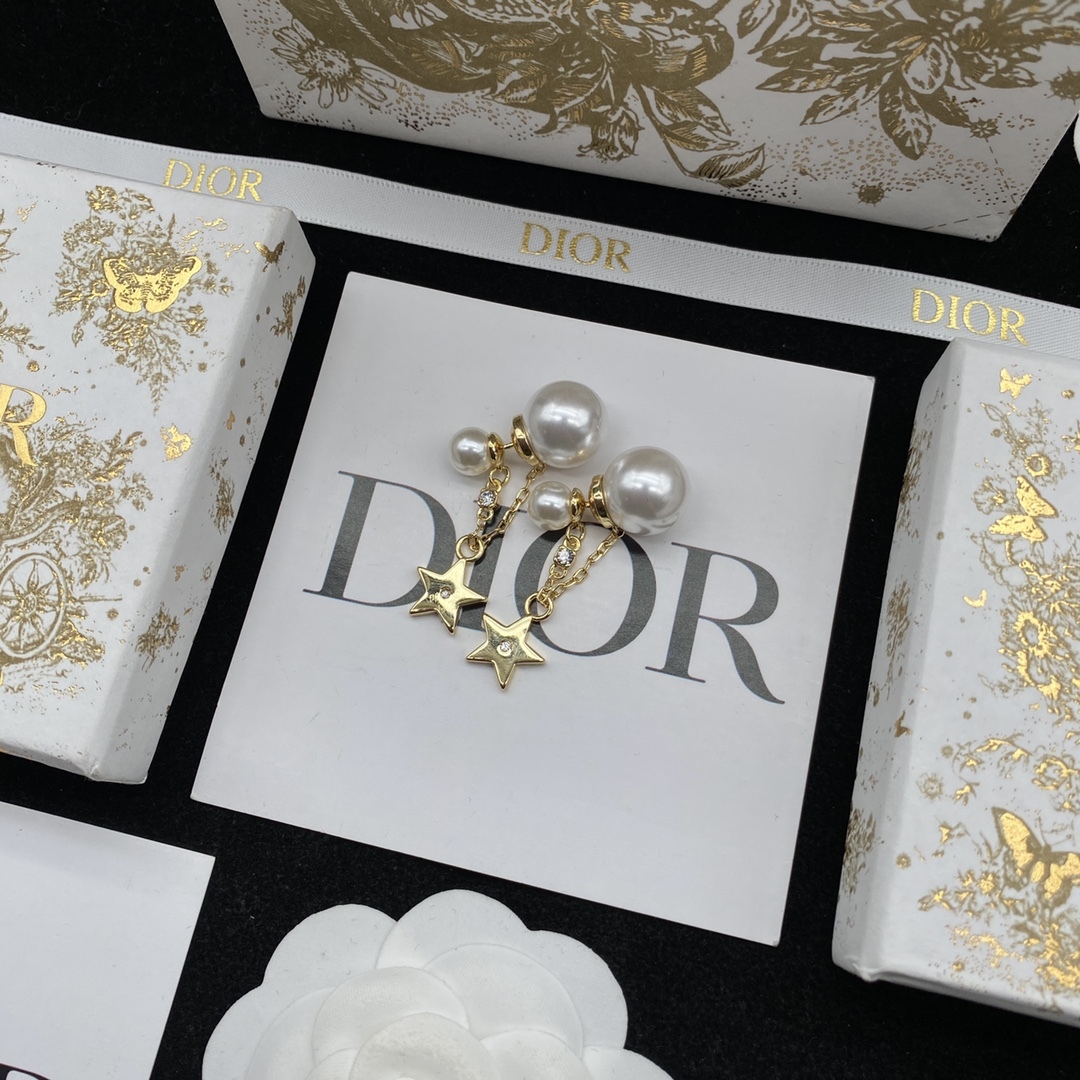 D style New Pearl Stud Earrings-Luxeon